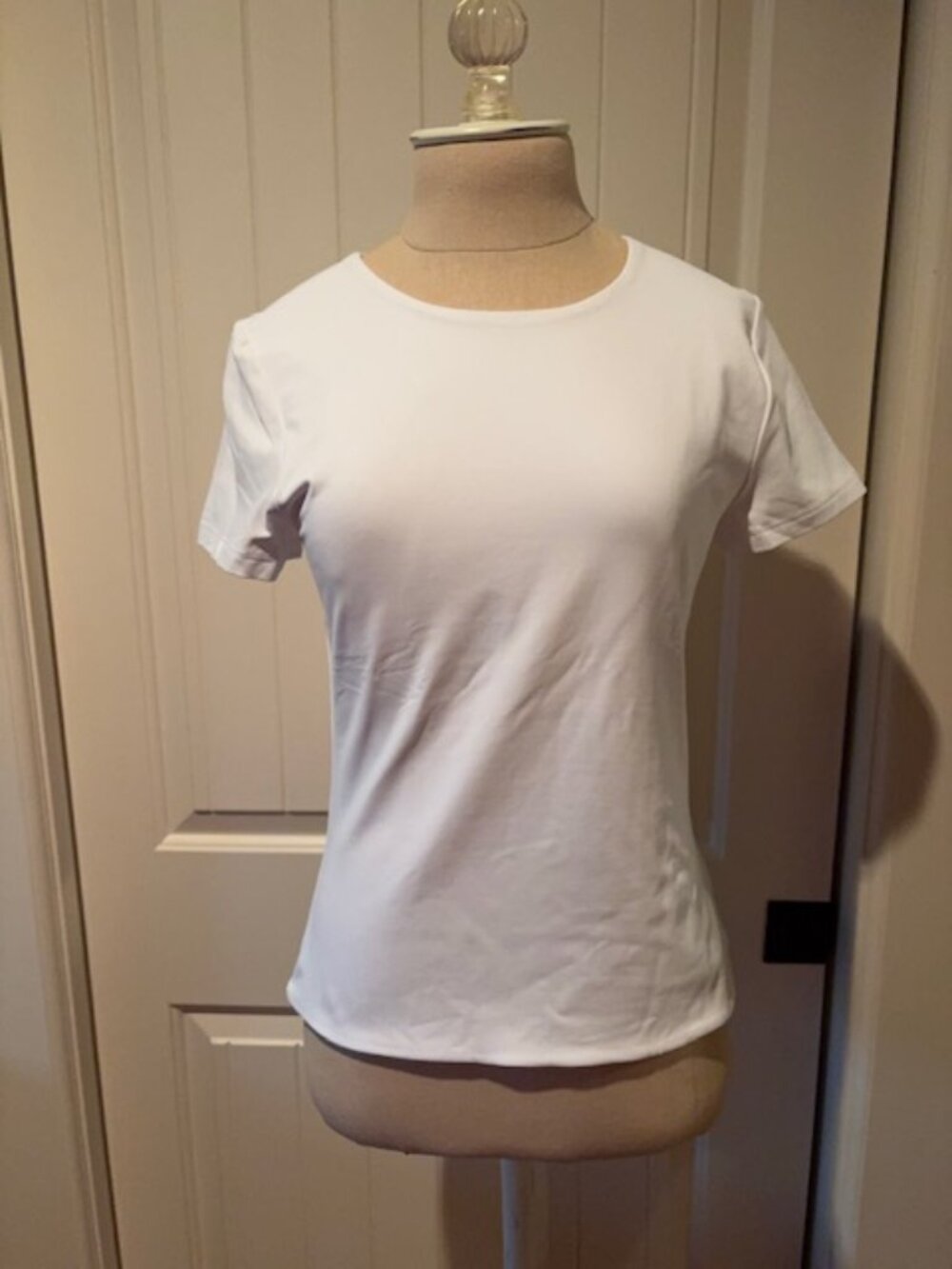 ARITZIA Bodycon White Stretch Contour Top Tee Shirt New with Tags Size Large